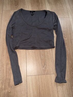 Forever 21 Charcoal Gray Long-Sleeve Cropped V-Neck Top